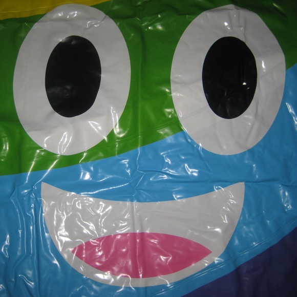 INFLATABLE RAINBOW POOP EMOJI 4X4' POOL FLOAT - Picture 2 of 5